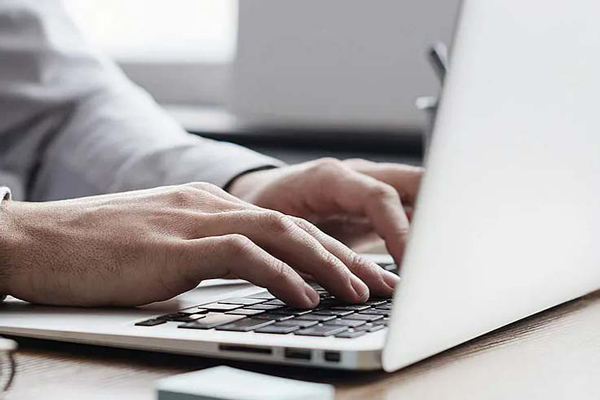Opóźnienie (latencja) w prostym ujęciu: jak poprawić ping